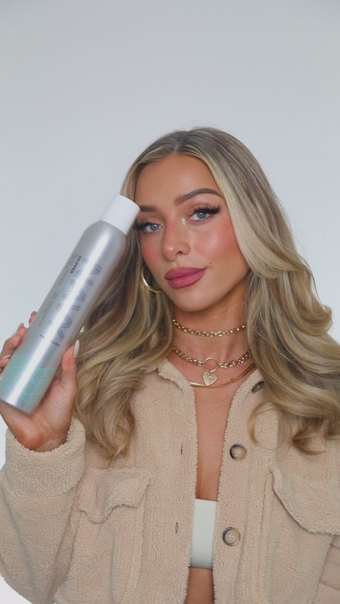 Load video: Skipper Flexible Volumizing Hair Spray